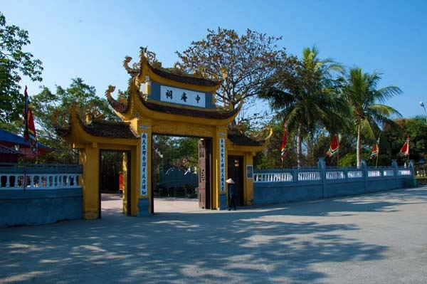 Cổng vào di tích. Ảnh: haiphong.gov.vn