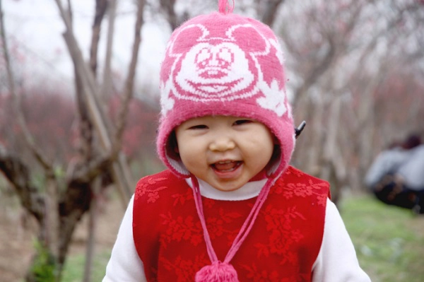 Các cô bé, cậu bé cũng rất háo hức khi được chụp ảnh cùng với vườn đào đang nở rộ. Các cô bé, cậu bé cũng rất háo hức khi được chụp ảnh cùng với vườn đào đang nở rộ.