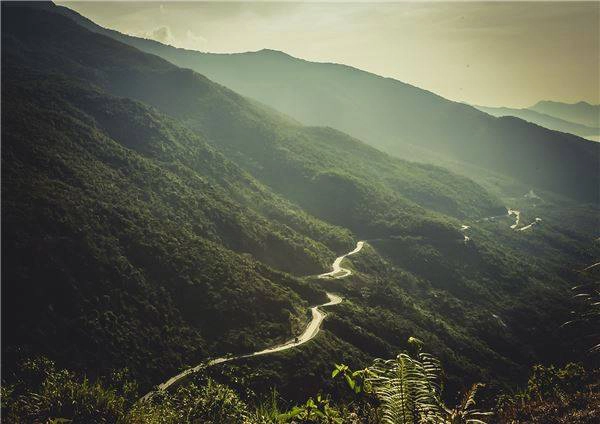 Đèo Hải Vân mờ ảo dù là giữa trưa. Ảnh: Huỳnh Tuấn Đèo Hải Vân mờ ảo dù là giữa trưa. Ảnh: Huỳnh Tuấn