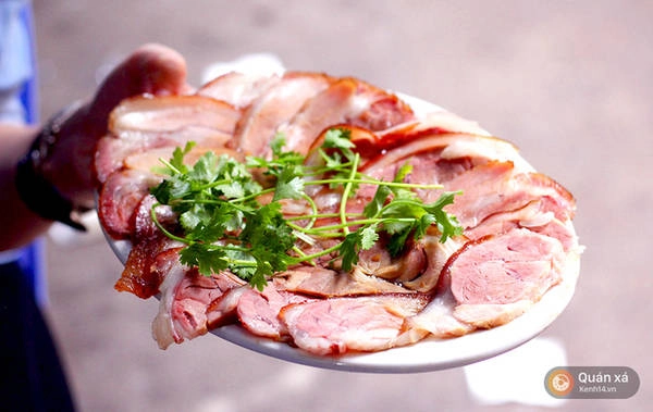 Móng giò hấp tương thơm. Móng giò hấp tương thơm.