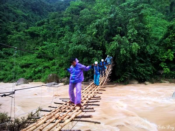 Dòng nước đáng sợ này có thể cuốn bạn trôi đi bất cứ lúc nào. Ảnh: Tiểu Duy