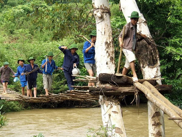 Cầu treo ở Nậm Tăm (Sìn Hồ, Lai Châu). Ảnh: Zing