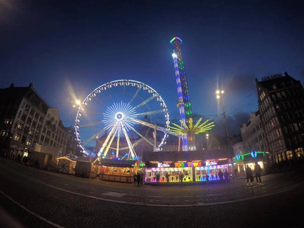 Khu đèn đỏ nổi tiếng ở Amsterdam. Khu đèn đỏ nổi tiếng ở Amsterdam.