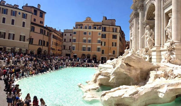 Đài phun nước Trevi (Italy). Đài phun nước Trevi (Italy).