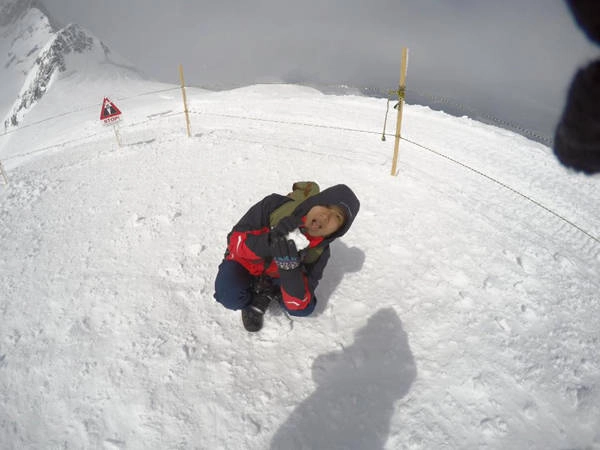 Đỉnh Jungfraujoch (Thụy Sĩ), nơi được coi là Nóc nhà châu Âu. Đỉnh Jungfraujoch (Thụy Sĩ), nơi được coi là Nóc nhà châu Âu.
