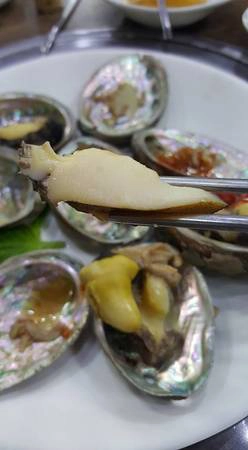 Nếu muốn đi mua sắm, bạn hãy đến Seoul. Còn muốn thưởng thức hải sản, hãy đến Busan. Hải sản ở đây không những tươi ngon mà còn rẻ, có nhiều loại rẻ gấp 3 lần so với Seoul. Nếu muốn đi mua sắm, bạn hãy đến Seoul. Còn muốn thưởng thức hải sản, hãy đến Busan. Hải sản ở đây không những tươi ngon mà còn rẻ, có nhiều loại rẻ gấp 3 lần so với Seoul.