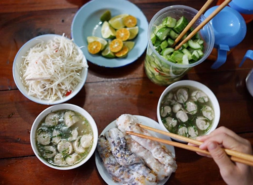 Món bánh cuốn ở Bắc Cạn. Món bánh cuốn ở Bắc Cạn.