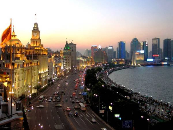 Trung tâm thương mại Three on the Bund nằm ở vị trí “vàng” của du lịch Thượng Hải.