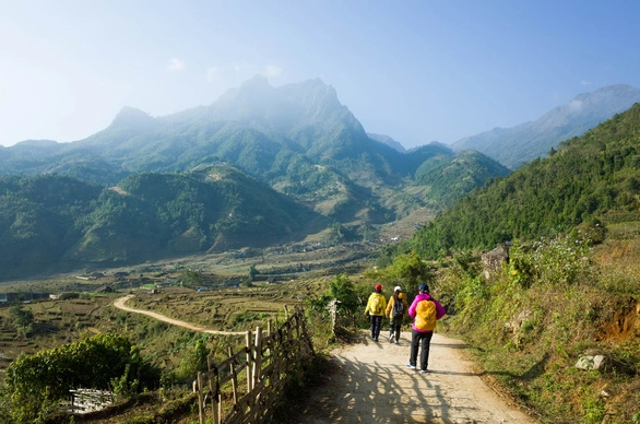 Đường trekking lên núi Muối