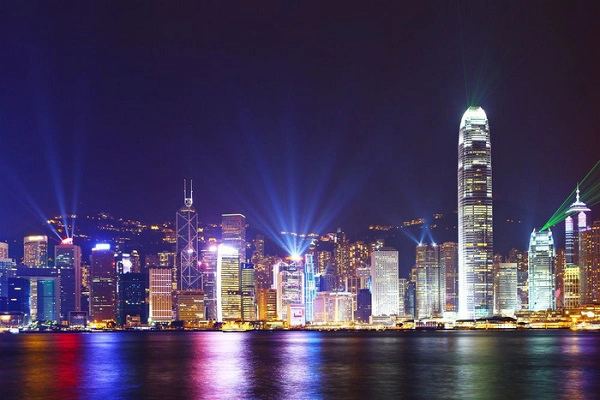 Hong Kong về đêm - Ảnh: Youtube