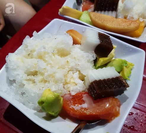 Một phần sinh tố hay trái cây vô cùng hào phóng và chất lượng ở đây chỉ khoảng từ 15 ngàn, rất đáng thử. Một phần sinh tố hay trái cây vô cùng hào phóng và chất lượng ở đây chỉ khoảng từ 15 ngàn, rất đáng thử.