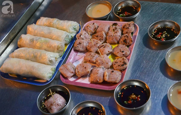 Nem nướng và gỏi bò cuốn nem là những món vô cùng đáng thử. Nem nướng và gỏi bò cuốn nem là những món vô cùng đáng thử.
