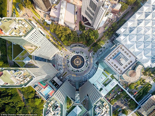 Khu phức hợp Suntec City nổi tiếng thế giới, được xây dựng từ ngày 18 tháng 1 năm 1992 đến ngày 22 tháng 7 năm 1997 Khu phức hợp Suntec City nổi tiếng thế giới, được xây dựng từ ngày 18 tháng 1 năm 1992 đến ngày 22 tháng 7 năm 1997