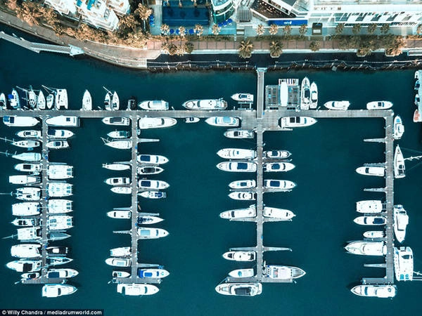 Những chiếc du thuyền tư nhân neo đậu tại một trong những bến tàu nổi tiếng tại Singapore Những chiếc du thuyền tư nhân neo đậu tại một trong những bến tàu nổi tiếng tại Singapore