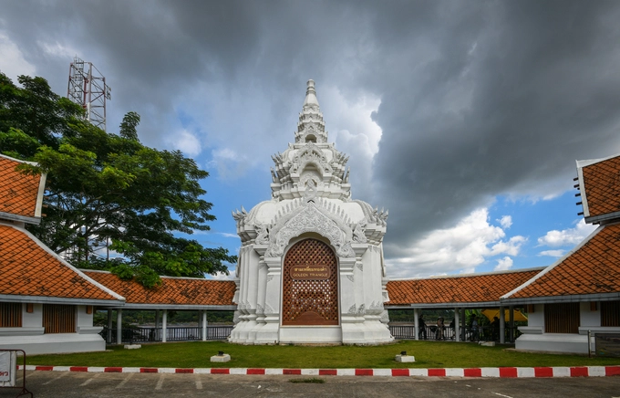 Cánh cổng dẫn ra bến thuyền tham quan vùng Tam giác vàng, ngã ba sông Mê Kông. Khu vực này thuộc địa phận thành phố Chiang Rai, miền Bắc Thái Lan.