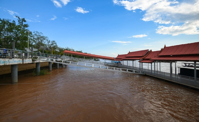 Bến cảng này là nơi du khách ghé vào vùng biên giới Don Sao, Lào. Theo lịch trình, khách du lịch có thể ở lại đây khoảng 30 – 45 phút.