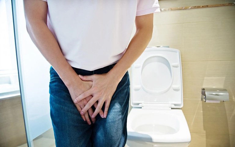 Tiểu không tự chủ sau mổ u xơ tiền liệt tuyến phải làm sao?