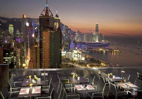 Vị trí của nhà hàng ToTT & Roof Terrace rất lý tưởng cho một đêm muộn ở Hong Kong. Vị trí của nhà hàng ToTT & Roof Terrace rất lý tưởng cho một đêm muộn ở Hong Kong.