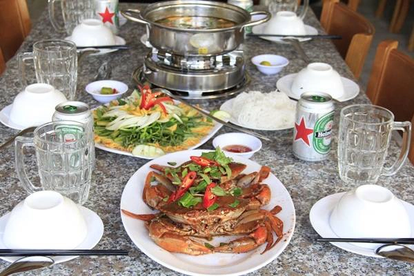 Ở Phong Cua, đi càng đông càng vui lại càng tiết kiệm. Ở Phong Cua, đi càng đông càng vui lại càng tiết kiệm.
