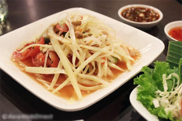 dia-chi-cuoi-tuan-quan-an-o-bangkok-me-hoac-khach-viet-ivivu-2