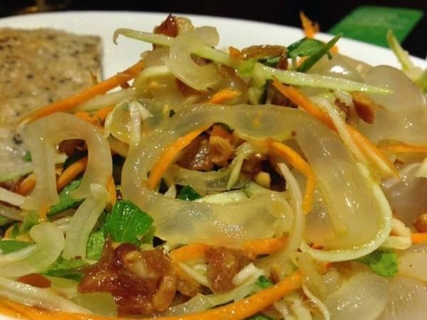Một phần ăn ở Gánh không nhiều, giá cả dao động từ 60.000 đến 132.000 đồng/món Một phần ăn ở Gánh không nhiều, giá cả dao động từ 60.000 đến 132.000 đồng/món