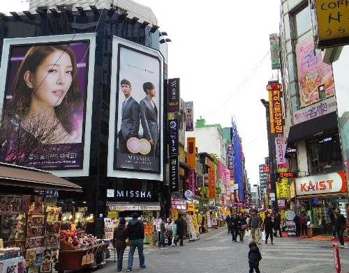 Khu phố Myeongdong. Ảnh: visitkorea