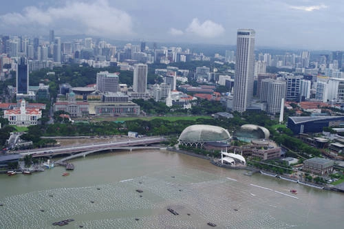 Từ trên cao, du khách có thể chiêm ngưỡng các công trình nổi tiếng ở Singapore. Ảnh: Vy An Từ trên cao, du khách có thể chiêm ngưỡng các công trình nổi tiếng ở Singapore. Ảnh: Vy An