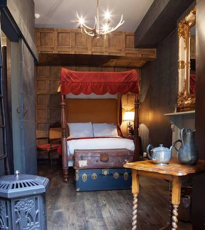 Khách sạn Georgian House, London Anh được xây dựng theo phong cách từ năm 1851 này sẽ là điểm đến khó bỏ qua với những fan hâm mộ truyện Harry Potter. Khách sạn Georgian House, London Anh được xây dựng theo phong cách từ năm 1851 này sẽ là điểm đến khó bỏ qua với những fan hâm mộ truyện Harry Potter.