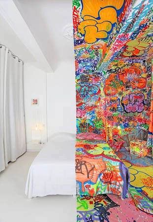 Căn phòng mang tên Panic Room tại khách sạn Au Vieux Panier ở Marseille, Pháp Căn phòng mang tên Panic Room tại khách sạn Au Vieux Panier ở Marseille, Pháp