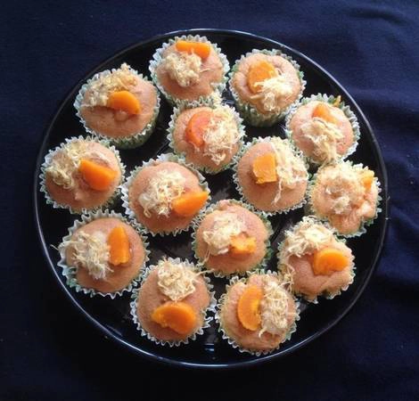 Bánh bông lan trứng muối lạ miệng chiếm được cảm tình của nhiều chị em.