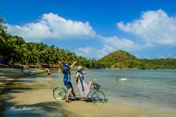 Đảo Hòn Tre thuộc quần đảo Hải Tặc có các loài động vật được người dân nơi đây nuôi nhiều, như thỏ và bồ câu... Ngày nay, hòn Tre được xem là điểm đến đầy hấp dẫn đối với du khách.