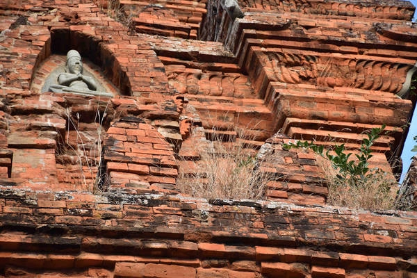 Chúng tôi nghỉ lại buổi tối ở thành phố Phan Rang, ăn bánh canh chả cá, uống nước ép trái cây và đi ngủ sớm sau một ngày đẫm mệt dưới cái nắng danh bất hư truyền của miền đất này.