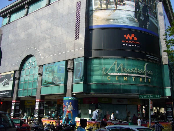 Khu mua sắm 24h Mustafa Center. Ảnh: flickr.com Khu mua sắm 24h Mustafa Center. Ảnh: flickr.com