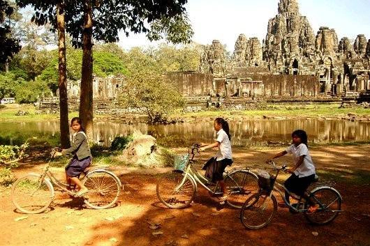Campuchia chào đón du khách với Angkor Wat hùng vĩ, biển Sihanouk tuyệt đẹp, thủ đô Phnom Penh sôi động.... Với đa số du khách, trải nghiệm lý thú nhất tại đất nước này là những món ngon được chế biến từ nguyên liệu đánh bắt trong tự nhiên. Ảnh: Đặng Sinh. Campuchia chào đón du khách với Angkor Wat hùng vĩ, biển Sihanouk tuyệt đẹp, thủ đô Phnom Penh sôi động.... Với đa số du khách, trải nghiệm lý thú nhất tại đất nước này là những món ngon được chế biến từ nguyên liệu đánh bắt trong tự nhiên. Ảnh: Đặng Sinh.