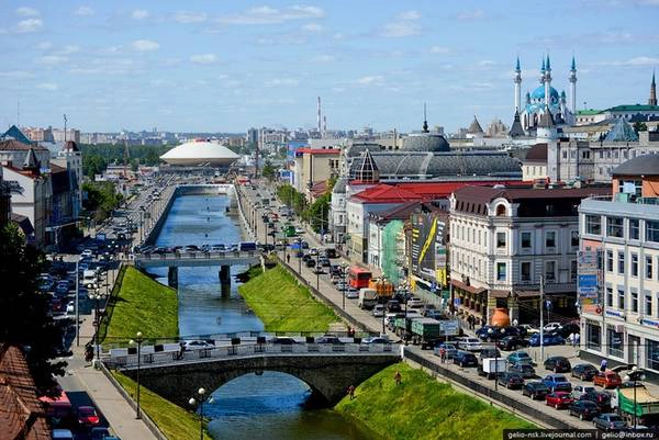 Kazan Kazan - thủ đô và cũng là thành phố lớn nhất của Cộng hòa Tatarstan, thành phố lớn thứ 8 tại Nga, nằm ở hợp lưu hai sông Volga và Kazanka. Nơi này trong suốt nhiều thế kỷ, các truyền thống văn hóa Hồi giáo và Cơ đốc giáo cùng tồn tại và bổ sung cho nhau. Ảnh: pinterest.