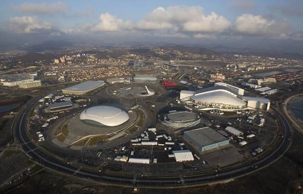 Sochi Sochi - "thủ đô nghỉ dưỡng" với khí hậu bán nhiệt đới duy nhất ở Nga, còn được gọi là "viên ngọc bên bờ biển Đen". Thành phố này nổi tiếng đặc biệt sau khi đăng cai tổ chức Thế vận hội Olympic mùa đông 2014. Sochi cũng là nơi diễn ra các trận đấu vòng loại của World Cup 2018. Trong hình là công viên Olympic. Ảnh: darkroom.