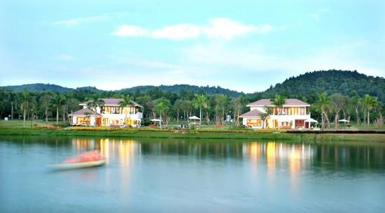 Hồ Đại Lải là hồ nước nhân tạo rộng hơn 500 ha phù hợp phát triển du lịch sinh thái, nghỉ dưỡng. Hồ Đại Lải là hồ nước nhân tạo rộng hơn 500 ha phù hợp phát triển du lịch sinh thái, nghỉ dưỡng.