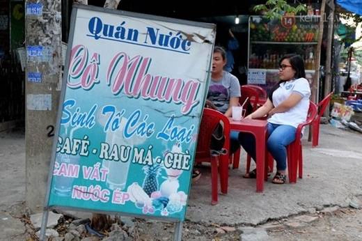 Quán "sinh tố chửi" chỉ là một quán nhỏ, đơn giản ở gần cổng sau kí túc xá khu A - Đại học Quốc gia TP.HCM. (Nguồn: Internet) Quán "sinh tố chửi" chỉ là một quán nhỏ, đơn giản ở gần cổng sau kí túc xá khu A - Đại học Quốc gia TP.HCM. (Nguồn: Internet)