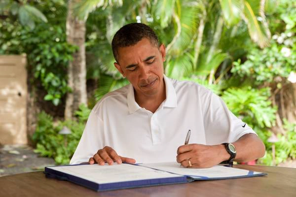 Ông Obama sinh năm 1961 tại đảo Honolulu, Hawaii và dành phần lớn thời thơ ấu sống ở đây. Năm 1967 ông theo mẹ sang Indonesia và năm 1971 quay lại Honolulu học. Ảnh: Nypost. Ông Obama sinh năm 1961 tại đảo Honolulu, Hawaii và dành phần lớn thời thơ ấu sống ở đây. Năm 1967 ông theo mẹ sang Indonesia và năm 1971 quay lại Honolulu học. Ảnh: Nypost.
