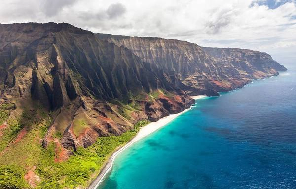 Quần đảo nhiệt đới Hawaii có hơn 100 đảo lớn nhỏ, với 6 đảo chính được du khách khắp thế giới yêu thích. Ông Obama tỏ ra lo ngại trước ảnh hưởng của biến đổi khí hậu với Hawaii và Indonesia: “Tôi là dân xứ đảo. Có những vùng đất có thể sẽ biến mất hoàn toàn, và khi khí hậu thay đổi, sẽ có hàng chục triệu người dân di cư ở khu vực châu Á - Thái Bình Dương”. Ảnh: Iliketowastemytime. Quần đảo nhiệt đới Hawaii có hơn 100 đảo lớn nhỏ, với 6 đảo chính được du khách khắp thế giới yêu thích. Ông Obama tỏ ra lo ngại trước ảnh hưởng của biến đổi khí hậu với Hawaii và Indonesia: “Tôi là dân xứ đảo. Có những vùng đất có thể sẽ biến mất hoàn toàn, và khi khí hậu thay đổi, sẽ có hàng chục triệu người dân di cư ở khu vực châu Á - Thái Bình Dương”. Ảnh: Iliketowastemytime.
