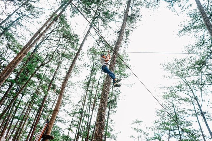 Trò chơi "bay trên không trung" tại Datanla High Rope Course, Đà Lạt. Ảnh: Ảnh: Minh Nguyen.