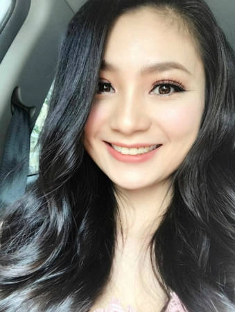 Diệu Hương là diễn viên rất được yêu thích qua các bộ phim chiếm sóng giờ vàng cách đây vài năm, gần đây nhất là bộ phim "Bánh đúc có xương" từng gây ra cơn sốt trên sóng truyền hình. Hiện nay, cô ít tham gia vào các dự án phim mà dành thời gian chăm sóc chồng con và công việc kinh doanh. Diệu Hương còn nổi tiếng là một "mẹ đảm vợ hiền" khi thường xuyên chia sẻ các công thức nấu ăn và mẹo vặt gia đình được nhiều người hưởng ứng.
