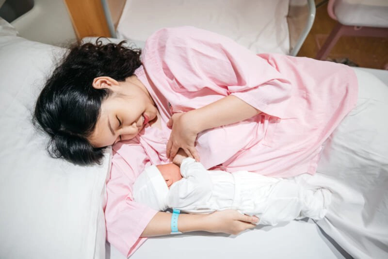 cách chăm sóc trẻ sơ sinh bị vàng da