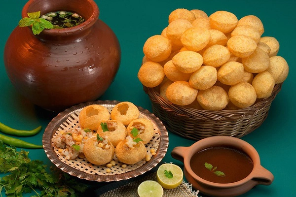doc-dao-mon-banh-duong-pho-pani-puri-o-an-do-ma-du-khach-nao-cung-muon-mot-lan-nem-thu-ivivu-1