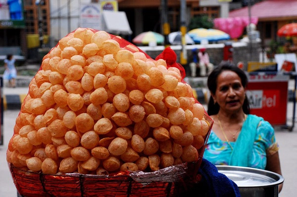 doc-dao-mon-banh-duong-pho-pani-puri-o-an-do-ma-du-khach-nao-cung-muon-mot-lan-nem-thu-ivivu-6