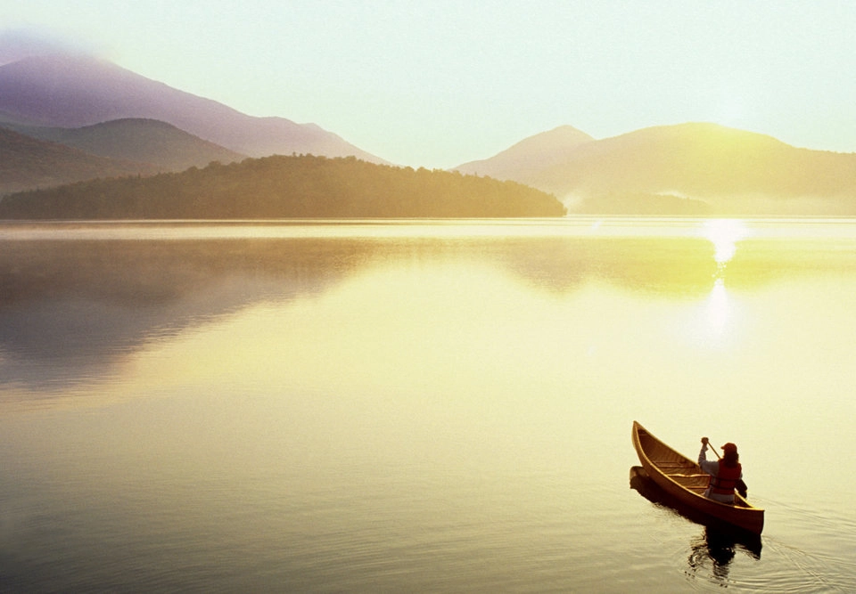 10. Hồ Placid (Mỹ): Hồ Placid là một nơi hoàn hảo cho kỳ nghỉ mùa hè lẫn mùa đông. Tại đây, có hàng trăm các hoạt động vui chơi như đi bộ đường dài trên những đường mòn trải đầy sỏi, đạp xe, chơi golf, chèo thuyền kayak và câu cá. Tuy nhiên, Wi-fi ở đây lại rất hạn chế. 10. Hồ Placid (Mỹ): Hồ Placid là một nơi hoàn hảo cho kỳ nghỉ mùa hè lẫn mùa đông. Tại đây, có hàng trăm các hoạt động vui chơi như đi bộ đường dài trên những đường mòn trải đầy sỏi, đạp xe, chơi golf, chèo thuyền kayak và câu cá. Tuy nhiên, Wi-fi ở đây lại rất hạn chế.