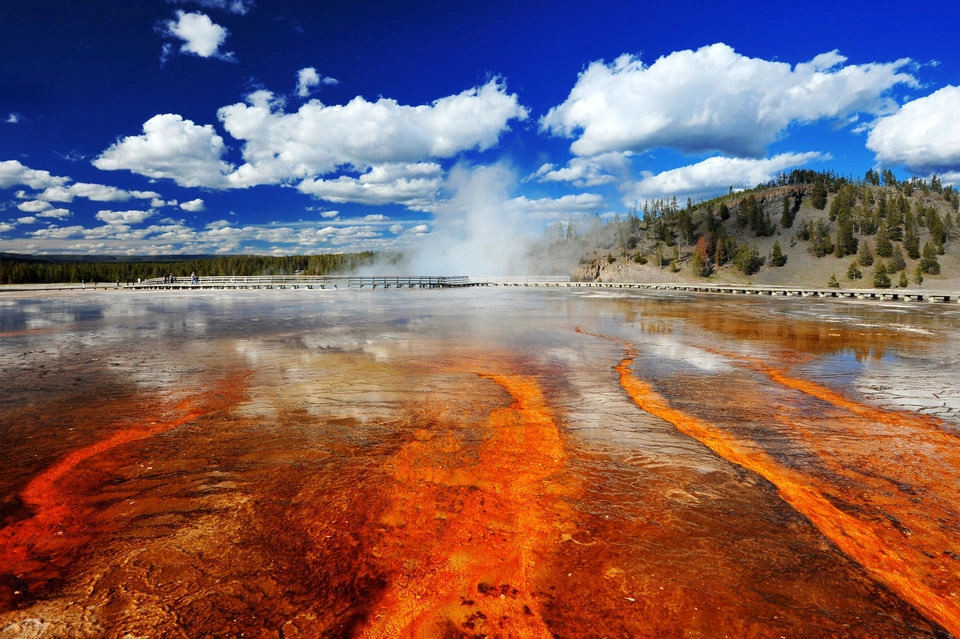 <strong>4. Công viên quốc gia Yellowstone (Mỹ):</strong> Đây là một địa chỉ hoàn hảo cho việc bảo tồn, nghiên cứu để du khách trải nghiệm hệ sinh thái của vùng đất hoang sơ và xa rời hoàn toàn với công nghệ hiện đại. <strong>4. Công viên quốc gia Yellowstone (Mỹ):</strong> Đây là một địa chỉ hoàn hảo cho việc bảo tồn, nghiên cứu để du khách trải nghiệm hệ sinh thái của vùng đất hoang sơ và xa rời hoàn toàn với công nghệ hiện đại.