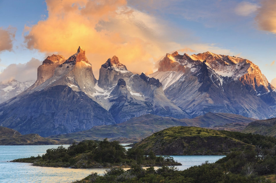6. Patagonia (Chile và Argentina): Patagonia là một tập hợp của những cảnh sắc tuyệt mỹ và đa dạng, từ núi non hùng vĩ, những thung lũng trải dài với hệ động thực vật phong phú đến các dòng sông băng, rừng rậm cùng vô số hồ và thác nước. 6. Patagonia (Chile và Argentina): Patagonia là một tập hợp của những cảnh sắc tuyệt mỹ và đa dạng, từ núi non hùng vĩ, những thung lũng trải dài với hệ động thực vật phong phú đến các dòng sông băng, rừng rậm cùng vô số hồ và thác nước.