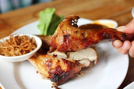 Gà nướng cay nhất định phải ăn ở Khon Kaen mới ngon. Gà nướng cay nhất định phải ăn ở Khon Kaen mới ngon.