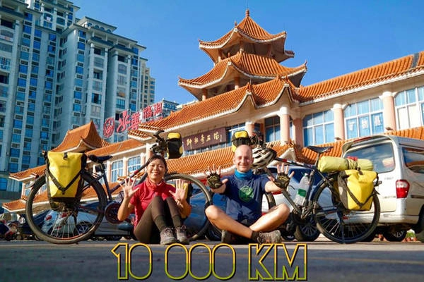 Cột mốc 10.000km